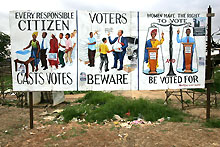 Monrovia: affiches encourageant les citoyens libériens à voter.(Photo: AFP)