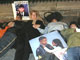 Une mère de soldat américain tué en Irak, accompagnée de militants, campe devant la Maison Blanche.(Photo : AFP)