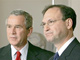 George Bush et Samuel Alito.Photo : AFP