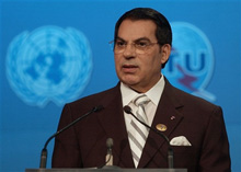 Le président tunisien, Ben Ali, a prononcé le discours de clôture du Sommet mondial de la société de l'information.(Photo: AFP)