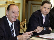 Chirac reçoit Louis Schweitzer président de la Haute Autorité de lutte contre les discriminations et pour l'égalité.(Photo: AFP)
