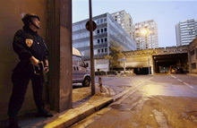 Un couvre-feu pourra être mis en place dans les quartiers secoués par les émeutes.(Photo: AFP)
