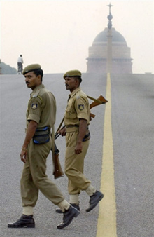 Les forces paramilitaires indiennes sont en état d'alerte après les récents attentats. Mais New Delhi s'abstient de toute accusation à l'encontre de son voisin pakistanais.Photo : AFP