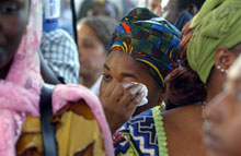 Femmes africaines à Paris en août 2005. En France, la polygamie est tolérée du moment que le ou les mariages n’ont pas lieu dans le pays.(Photo: AFP)