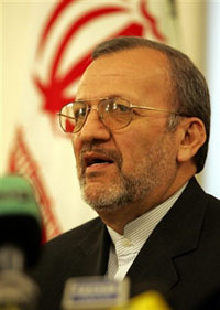 Manouchehr Mottaki, ministre iranien des Affaires étrangères: «<I>La mission d'une quarantaine d'ambassadeurs ou de chefs de mission diplomatique va prendre fin d'ici à la fin de l'année</I>».(Photo: AFP)