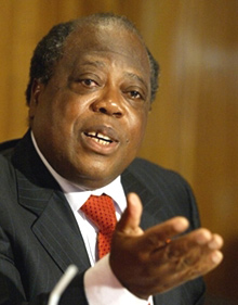 Charles Konan Banny a la rude tâche de mener la Côte d'Ivoire à l'élection présidentielle prévue en octobre 2006.(Photo: AFP)