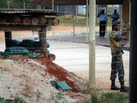 Dans la péninsule de Jaffna, les guérites de l'armée sri lankaise sont souvent les cibles de jets de grenade par des individus non identifiés.(Photo: Mouhssine Ennaimi/RFI)