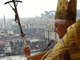 Plus de 40 000 personnes ont assisté, sous la pluie, à la première célébration de Noël par le pape Benoît XVI.(Photo : AFP)