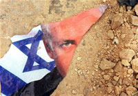 Ancienne affiche électorale. Benyamin Netanyahou, tout frais chef du Likoud, se présente comme «&nbsp;<i>l’héritier le plus direct d’Ariel Sharon&nbsp;</i>».(Photo: AFP)