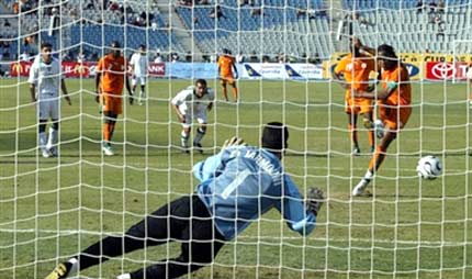 Didier Drogba marque le seul but du match sur un penalty à la 38ème minute.(Photo : AFP)