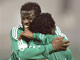 Ismailla Taye Taiwo (le numéro 3) est félicité par son coéquipier Yussuf Ayila après avoir marqué le seul but du match.(photo : AFP)