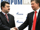 Le directeur de Gazprom, Alexeï Miller (à droite) et Olexi Ivchenko, directeur de la compagnie publique ukrainienne Naftogaz, sont parvenus à un accord le 4 janvier 2006 à Moscou. (Photo : AFP)
