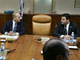 Le Premier ministre par interim, Ehud Olmert (3e à G), a présidé dimanche, la première réunion du gouvernement israélien sans Ariel Sharon.(Photo : AFP)