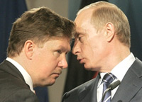 En Russie, Gazprom est considérée comme un Etat dans l'Etat. Ici, le PDG de Gazprom, Alexeï Miller (à gauche), avec le président russe Poutine.(Photo : AFP)