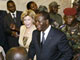 Alassane Ouattara, accompagné de son épouse, arrive le 25 janvier à l'aéroport d'Abidjan.(Photo : AFP)