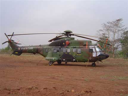 En partenariat avec les autorités de Bangui, la France a décidé d'y apporter son concours : équipement et formation. Paris a prêté deux hélicoptères de transport de troupes Cougar durant le mois de janvier. (Photo : Carine Frenk/RFI)