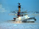 Pour le moment il faut utiliser, une bonne partie de l'année, des brise-glaces pour créer des passages dans l'océan Arctique. 

		(Photo : AFP)
