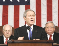 Georges Bush enregistre dans les sondages 43% d'opinions favorables. A ce jour, aucun président américain, à l'exception de Nixon, n'a connu une cote de popularité aussi faible.(Photo: AFP)