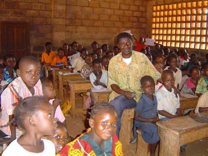 Jean-Pierre est instituteur à Bossemptélé, à 300 km au nord-ouest de Bangui.(Photo : Carine Frenk/RFI)