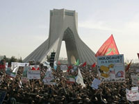 A Téhéran, les Iraniens étaient plusieurs centaines de milliers à converger vers la place Azadi (liberté) où le président, Mahmoud Ahmadinejad, a fait son discours.(Photo : AFP)