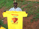 Vendeur de tee shirts pro-Museveni. 

		(Photo: Gabriel Kahn/RFI)