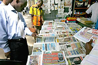 L'affaire du «gang des barbares» fait la une de la presse ivoirienne. A Abidjan, la garde à vue de Youssouf Fofana a été prolongée ce samedi de 48 heures.(Photo: AFP)
