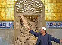 Un Irakien crie sa colère après l'attentat contre la Mosquée d'or, l'un des quatre lieux saints les plus vénérés par les chiites en Irak.(Photo: AFP)