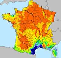 En bleu des pluies normales ou supérieures à la normale ; en orange les déficits les plus importants.(Carte : www.ecologie.gouv.fr)