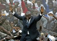 Idrissa Seck, acclamé par ses partisans lors de sa sortie de prison, le 7 février.(Photo : AFP)