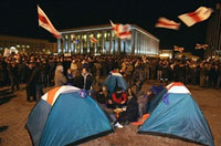 Les manifestants ont planté leurs tentes sur la place d'Octobre, dans le centre de Minsk, pour dire «non» à la réélection du président Loukachenko.(Photo : AFP)