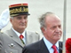 Le roi d'Espagne Juan Carlos à son arrivée à l'aéroport d'Orly, en France.(Photo : AFP)