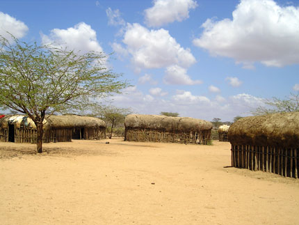 Cases du village d'Umoja.(Photo : Méryl Bécède/RFI)