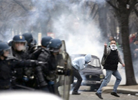 Objectif du dispositif de sécurité mis en place pour la journée du 28 mars : éviter que les manifestations ne se terminent une nouvelle fois en bataille rangée entre voyous et policiers.(Photo : AFP)