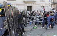 De violents affrontements ont eu lieu lors des manifestations contre le CPE.(Photo: AFP)