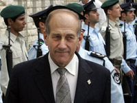 A la tête du parti Kadima, le Premier ministre par interim, Ehud Olmert, décroche une victoire moins large que prévu.(photo : AFP)