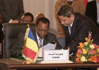 Le président tchadien Idriss Déby en février 2006 à Tripoli, à l'occasion d'un mini-sommet Tchad-Soudan organisé par Mouammar Khadafi.(Photo : AFP)