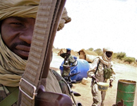 L'armée tchadienne près d'un camp de réfugiés à 100 kilomètres de la frontière avec le Soudan.(Photo : AFP)