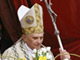 Le pape Benoît XVI a ouvert le débat sur l’utilisation du préservatif par des personnes atteintes du sida. 

		(Photo : AFP)