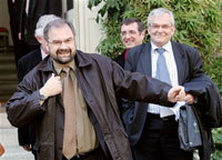 François Chérèque quitte le Sénat le 5 avril 2006, après avoir rencontré les parlementaires de l'UMP.(Photo : AFP)