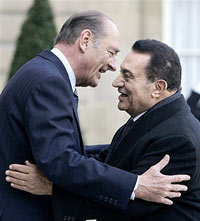 Jacques Chirac doit rencontrer Hosni Moubarak dès son arrivée en Egypte, où il effectue sa septième visite.(Photo : AFP)