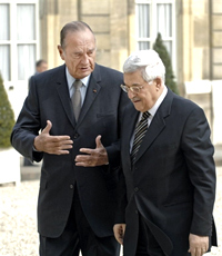 Un entretien Jacques Chirac - Mahmoud Abbas, à l'Elysée, consacré essentiellement à la question de l'aide à la population palestinienne.(Photo : AFP)