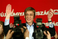 A l’issue du premier tour, les socialistes (MSZP) du Premier ministre Ferenc Gyurcsany et leurs alliés libéraux totalisent 50% des suffrages et devancent l’opposition de droite.(Photo : AFP)