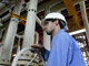 Un technicien iranien sur la plateforme offshore de Balal.(Photo : AFP)