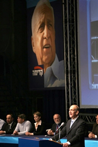 « <em>Je suis prêt à renoncer au rêve d'un Grand Israël&nbsp;</em>» ont été les premiers mots d'Ehud Olmert à l'annonce de la courte victoire de Kadima, le parti créé il y a cinq mois par Ariel Sharon.(Photo : AFP)