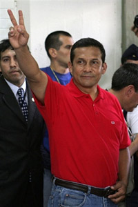 Selon les premiers résultats officiels, le candidat nationaliste Ollanta Humala, arriverait en tête du premier tour de l’élection présidentielle mais l'incertitude demeure toujours sur le nom de son futur adversaire.(Photo : AFP)