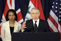 Condoleezza Rice et Jack Straw se sont rendus à Bagdad pour presser les dirigeants irakiens de former rapidement un gouvernement. Les négociations sont dans l'impasse depuis plus de trois mois. (Photo : AFP)