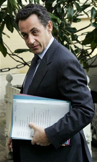 Nicolas Sarkozy arrive à Matignon. Le ministre de l'Intérieur est le nouveau négociateur de la sortie de crise du CPE.(Photo : AFP)