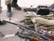Armes saisies par les forces gouvernementales après l'offensive rebelle du 13 avril à N'Djamena. 

		(Photo : AFP)