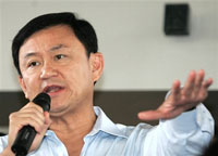 Thaksin Shinawatra devant ses supporters, à Bangkok, le 5 avril 2006.(Photo: AFP)