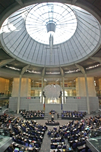 L'Europe a «&nbsp;<em>absolument besoin d'un traité constitutionnel</em>&nbsp;»,&nbsp;a affirmé&nbsp;la&nbsp;chancelière allemande Angela Merkel dans son discours devant les députés au Bundestag le 11 mai 2006.(Photo : AFP)